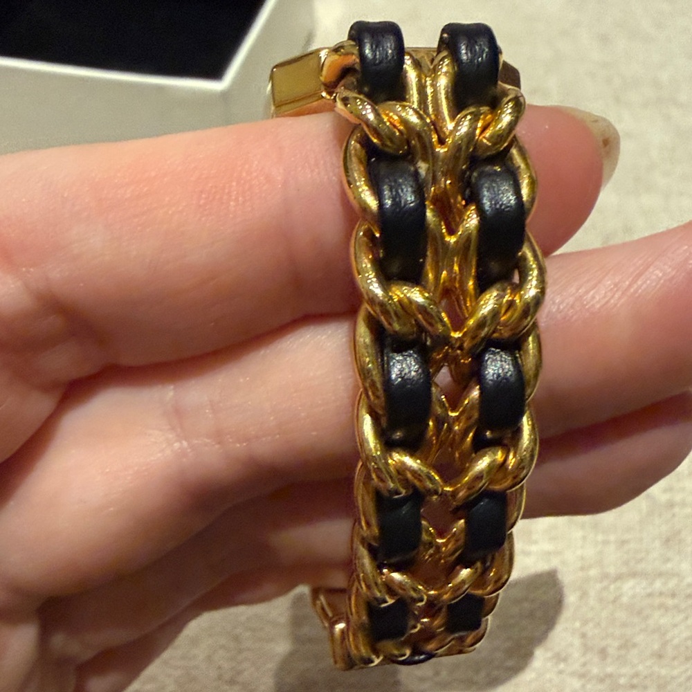 CHANEL premiere Black and Gold Chain Watch, size M - Picture 6 of 12